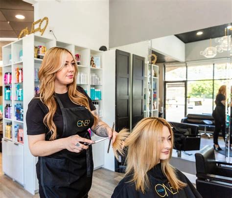 Salon ONE 9.